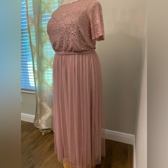 Plus Dress 💗 - Picture 2 of 3